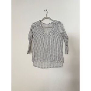 Women's Velvet by Graham & Spencer Tunic S White Gray Striped Cotton